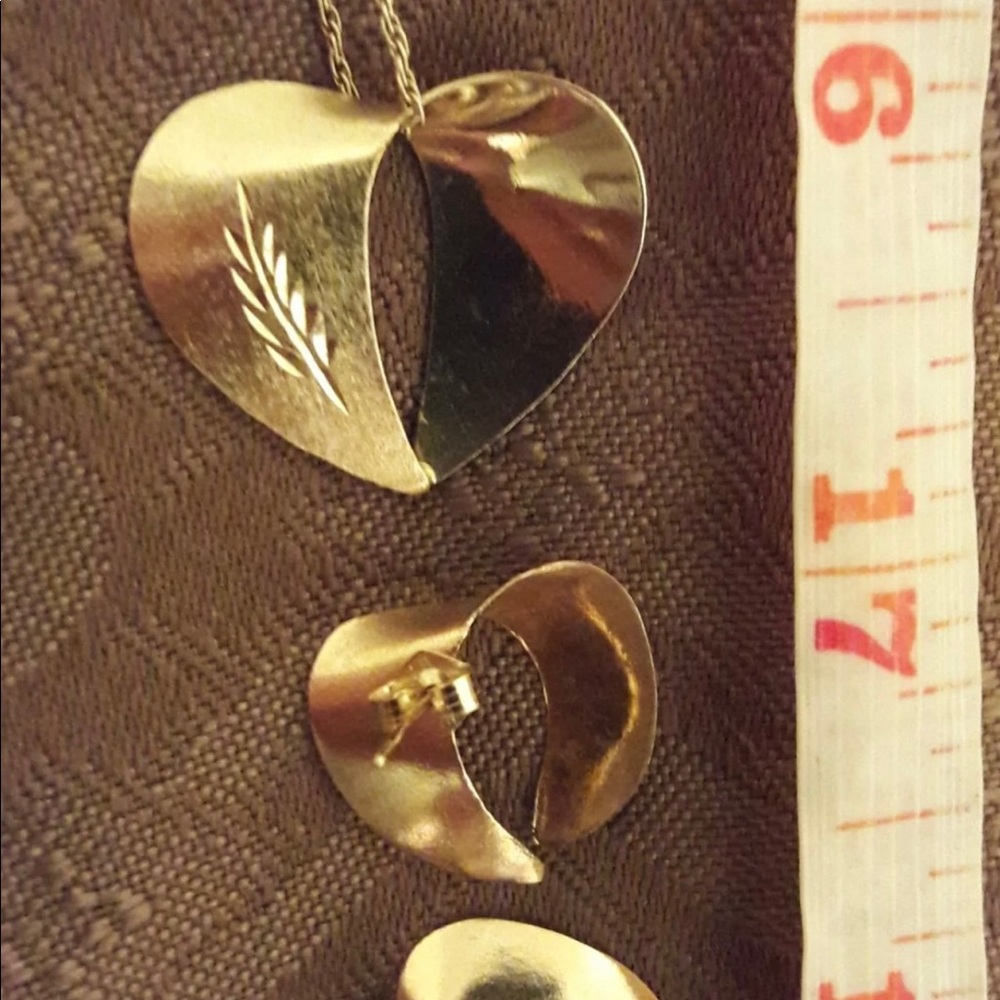 14K Gold Heart Pendant & Earrings Set - Picture 4 of 7
